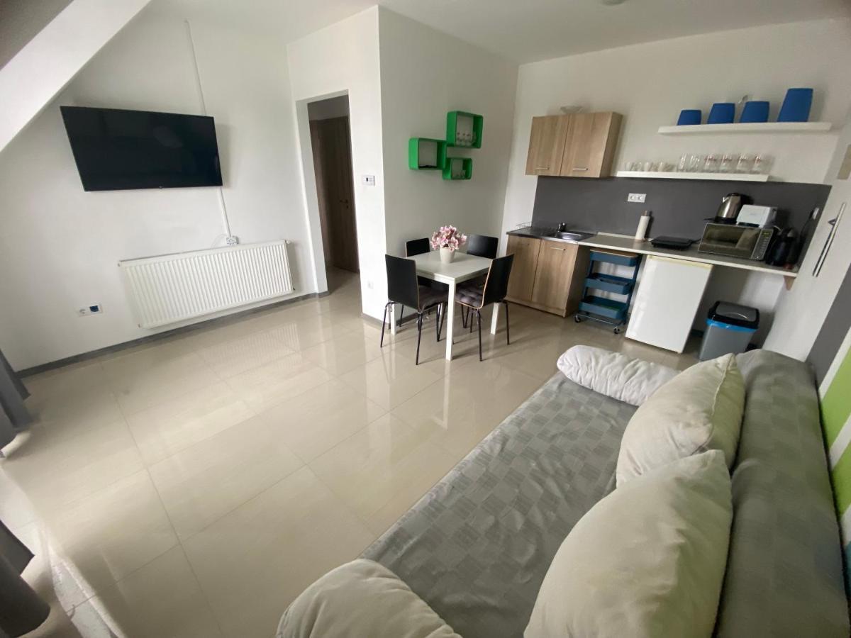 Апартаменты Lexi Family Apartman Хайдусобосло Экстерьер фото