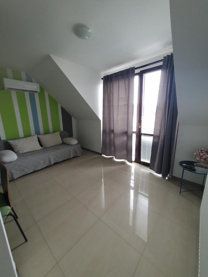 Апартаменты Lexi Family Apartman Хайдусобосло Экстерьер фото